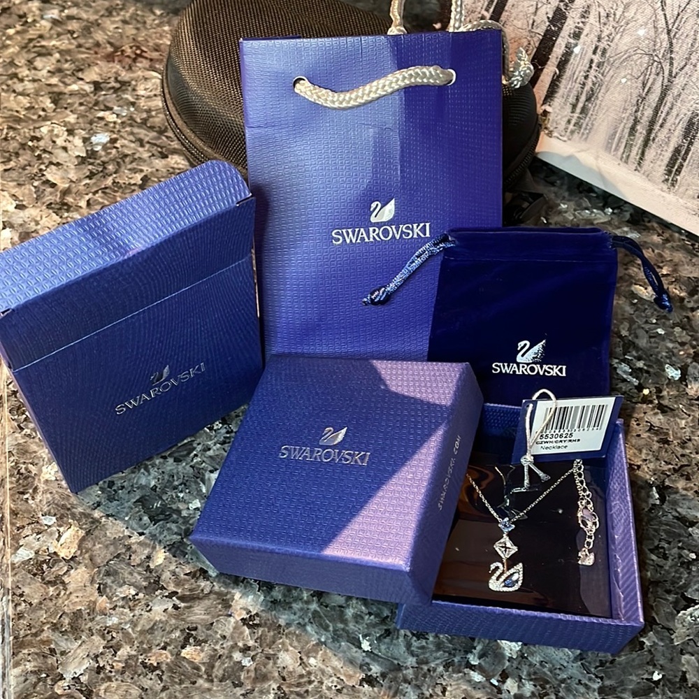 SWAROVSKI Swan Y necklace